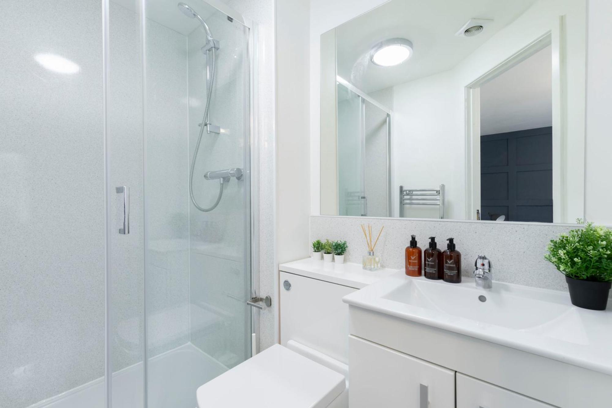 Modern Four Bedroom Four Bathroom Home チェルトナム エクステリア 写真