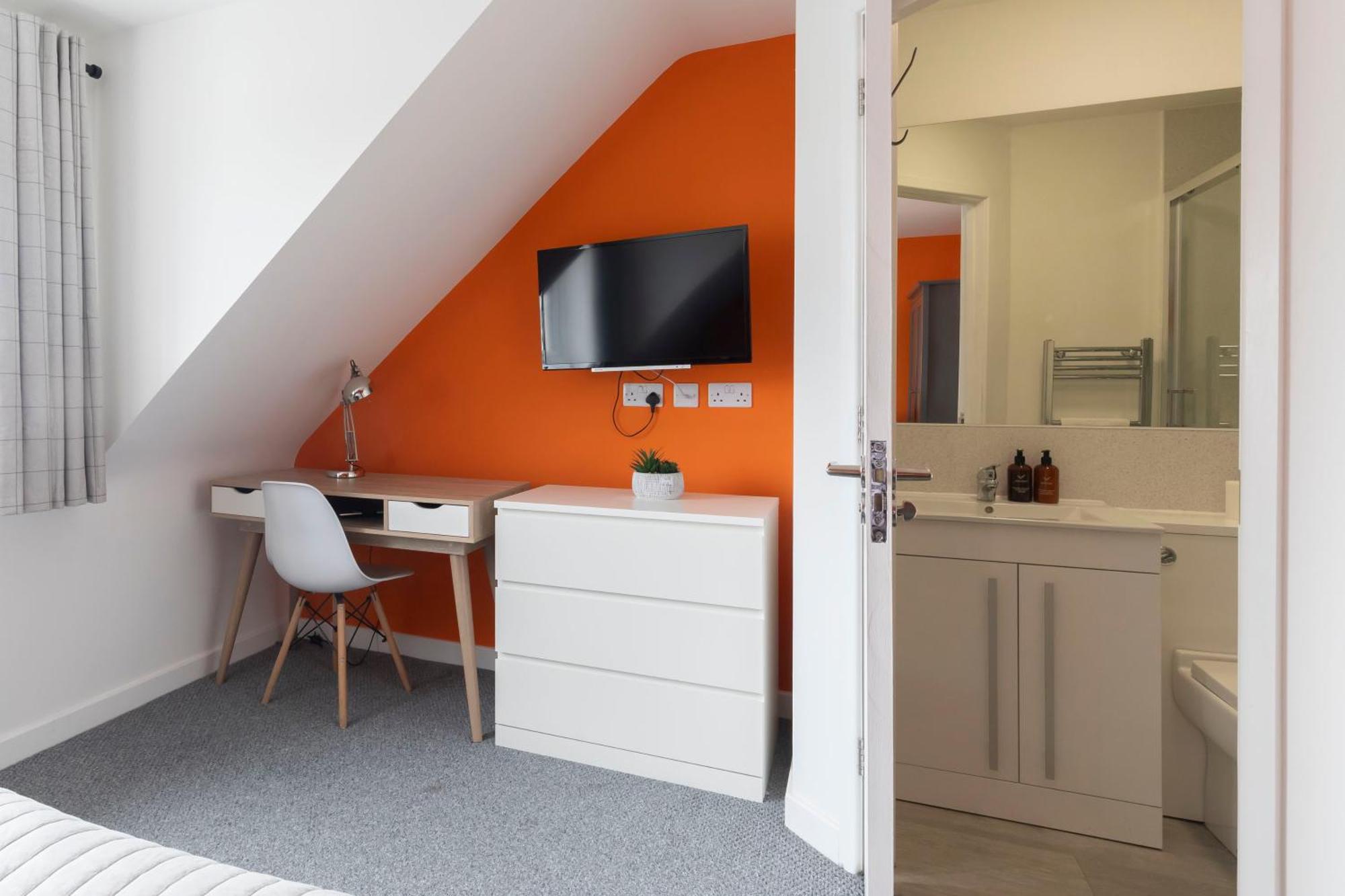 Modern Four Bedroom Four Bathroom Home チェルトナム エクステリア 写真