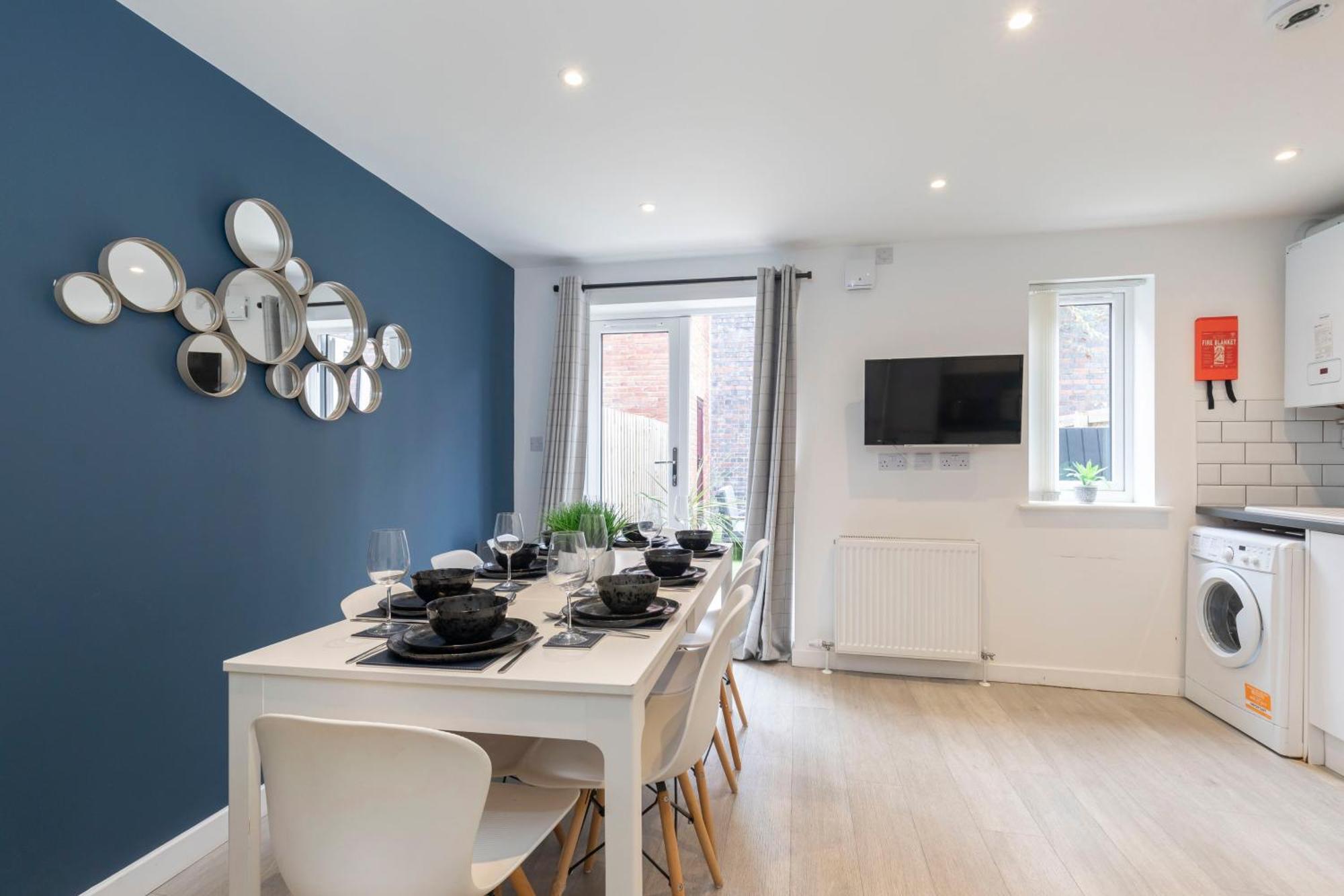 Modern Four Bedroom Four Bathroom Home チェルトナム エクステリア 写真